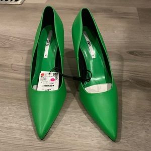 Zara NWT green kitten heel pumps